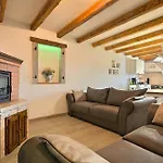 Apartment In With Wifi