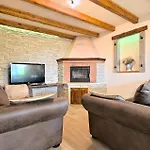 Apartment In With Wifi *